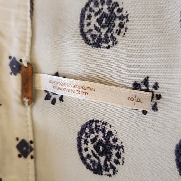 Free People Size S/P Little Secrets Bandana Scarf Print Button Down Top Boho - Picture 15 of 16